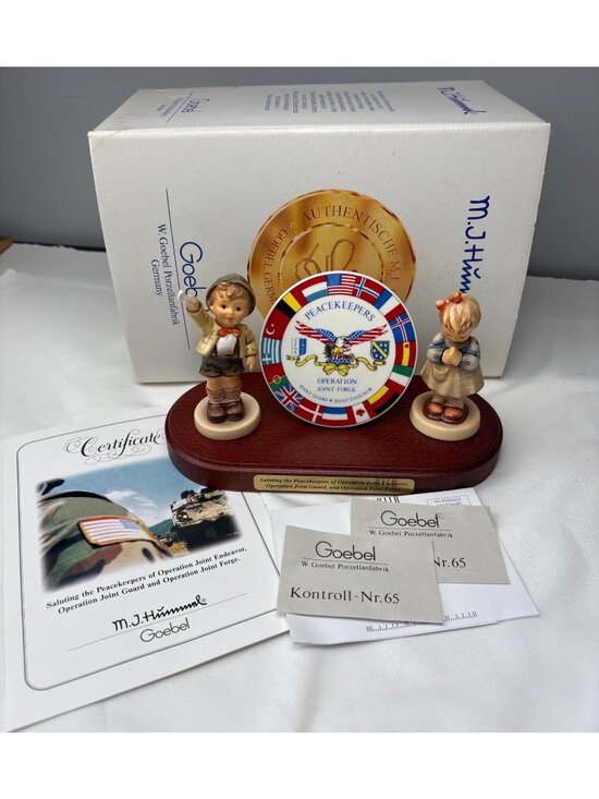 Goebel Other - Hummel Peacekeepers Figures 495 Joint Endeavor Plaque Box & Paperwork Display